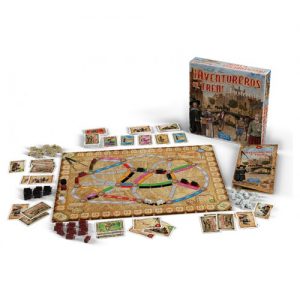 Gouden Eeuw, la Edad de Oro neerlandesa. Ámsterdam es el corazón del comercio mundial y también la ciudad más rica del planeta. Las mercancías se acumulan en los muelles, en las bodegas de los barcos, en los almacenes y en las orillas de sus innumerables canales. Aventureros al tren: Amsterdam es un juego de mesa en donde los jugadores compiten para reclamar las rutas comerciales más lucrativas y cumplir con contratos comerciales rentables. Además, todo ello sin olvidarse de recoger las preciadas mercancías de las bulliciosas calles de esta legendaria ciudad. Las sencillas y elegantes mecánicas de ¡Aventureros al Tren! son perfectas para jugadores noveles y para los jugadores más expertos. Disfruta de nuevo con Aventureros al tren con una ambientación diferente, en este caso, en la ciudad de Amsterdam.